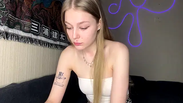 CassandraMur online show from 02/24/26, 05:14