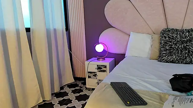 PerlaRogerss  online show from 04/04/26, 11:28