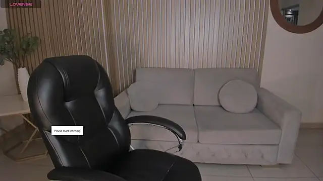 JulietteMoreau online show from 05/17/26, 11:43
