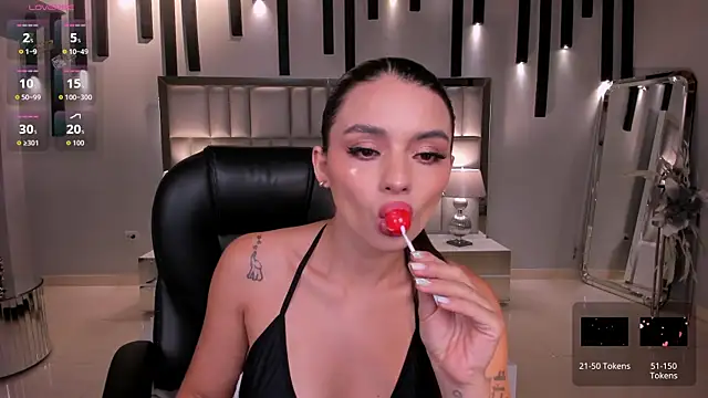 Snapshot of JulietteMoreau chatting on 07/05/26, 11:22 JulietteMoreau online show from 07/05/26, 11:22