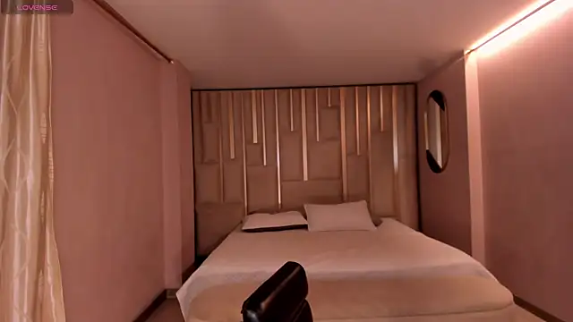 AmaraDivine online show from 04/04/26, 12:12