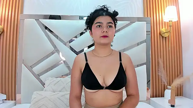 Snapshot of _Curly_Beauty chatting on 02/17/26, 04:26 Curly Beauty online show from 02/17/26, 04:26