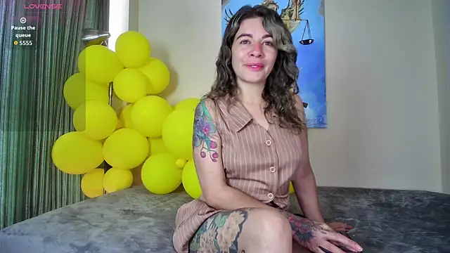 oriana thomson01 online show from 05/20/26, 04:04