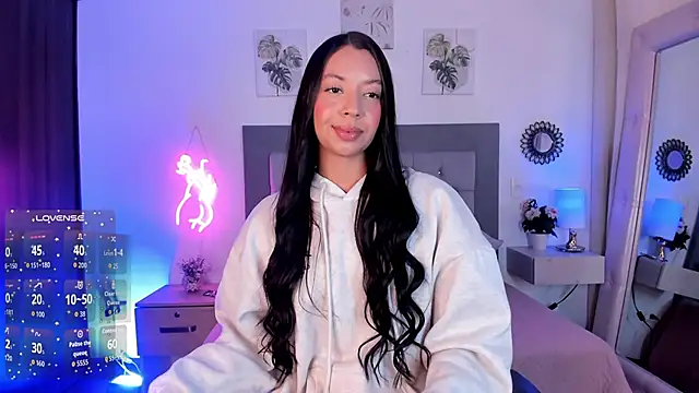 Snapshot of julietha_Vega chatting on 04/21/26, 05:52 julietha Vega online show from 04/21/26, 05:52