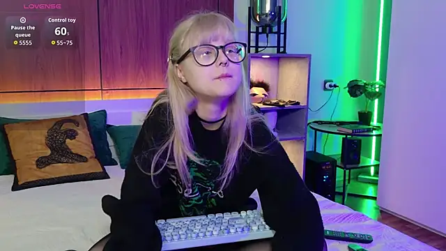 MoliQin online show from 04/02/26, 07:04