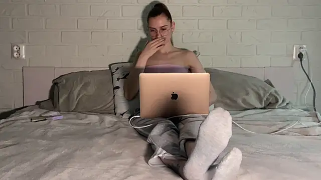 missmiroslava online show from 04/03/26, 10:11