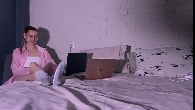 missmiroslava online show from 04/12/26, 05:27