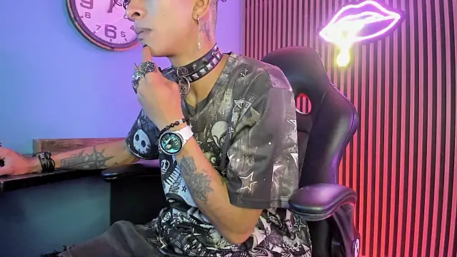 Snapshot of Maximoking26 chatting on 02/23/26, 04:36 Maximoking26 online show from 02/23/26, 04:36