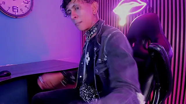 Snapshot of Maximoking26 chatting on 02/21/26, 04:36 Maximoking26 online show from 02/21/26, 04:36