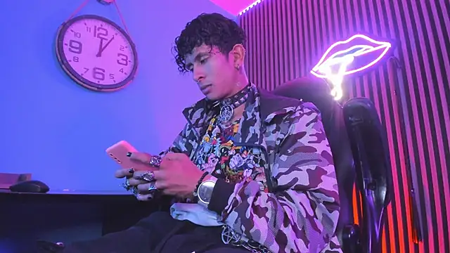 Snapshot of Maximoking26 chatting on 02/20/26, 04:09 Maximoking26 online show from 02/20/26, 04:09