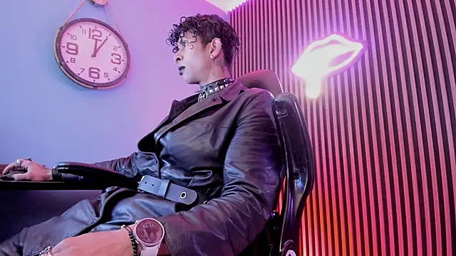 Snapshot of Maximoking26 chatting on 02/19/26, 04:20 Maximoking26 online show from 02/19/26, 04:20