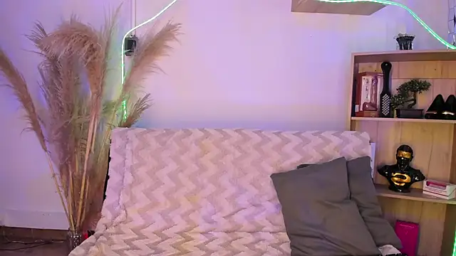 Tylla   online show from 04/11/26, 04:42