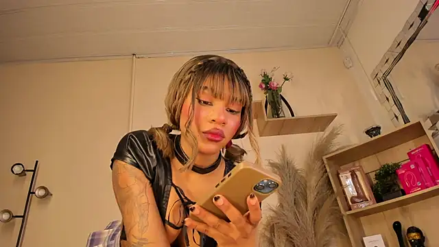 Tylla   online show from 04/01/26, 04:58