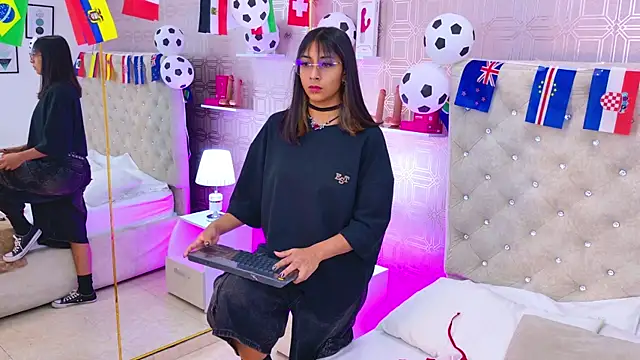 Raven Gloomy online show from 07/11/26, 12:27