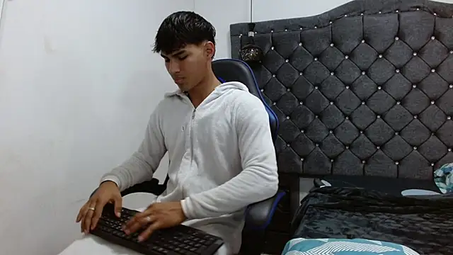 Snapshot of luka_big18 chatting on 03/24/26, 03:39 luka big18 online show from 03/24/26, 03:39