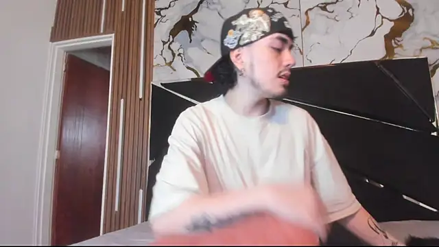 Couple In Heat online show from 04/04/26, 07:53