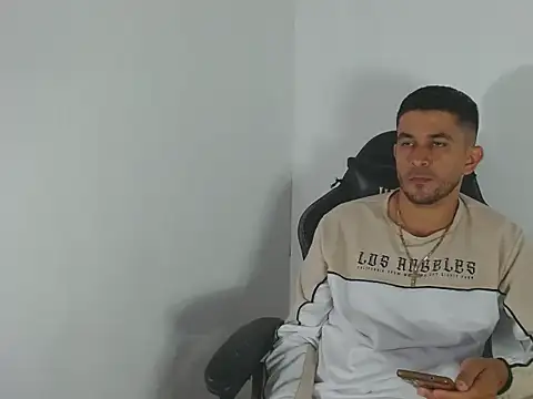 Snapshot of _Grasshopper chatting on 02/20/26, 01:35 Grasshopper online show from 02/20/26, 01:35