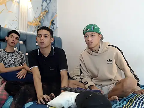 Snapshot of GOLD_BOYS chatting on 02/17/26, 01:19 GOLD BOYS online show from 02/17/26, 01:19