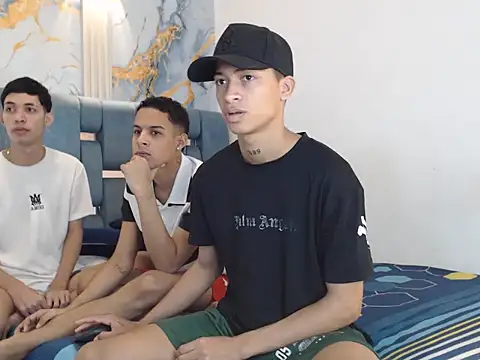 Snapshot of GOLD_BOYS chatting on 02/26/26, 01:22 GOLD BOYS online show from 02/26/26, 01:22