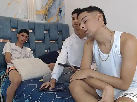 Snapshot of GOLD_BOYS chatting on 02/19/26, 01:19 GOLD BOYS online show from 02/19/26, 01:19