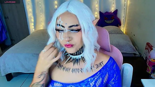 Snapshot of maliciaXpoison chatting on 05/19/26, 01:56 maliciaXpoison online show from 05/19/26, 01:56