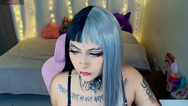Snapshot of maliciaXpoison chatting on 05/29/26, 02:28 maliciaXpoison online show from 05/29/26, 02:28