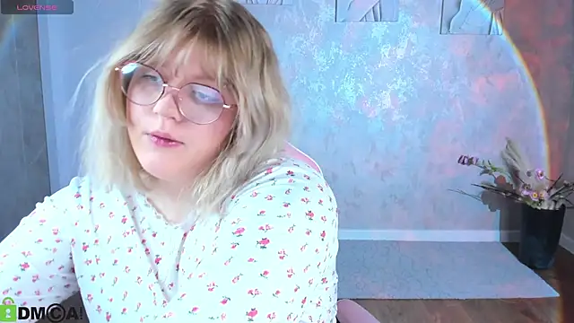 luna c0ra online show from 04/13/26, 01:09