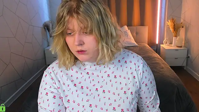 luna c0ra online show from 04/18/26, 12:57