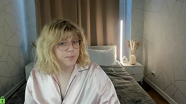 luna c0ra online show from 03/19/26, 01:05