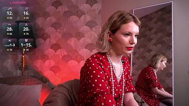 Snapshot of VinylKiss chatting on 02/20/26, 08:44 VinylKiss online show from 02/20/26, 08:44