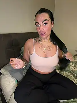 Snapshot of Darkfantisyx chatting on 02/25/26, 05:57 Darkfantisyx online show from 02/25/26, 05:57