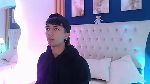 Aiden Rivers  online show from 04/03/26, 12:44