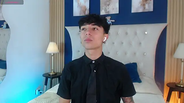 Snapshot of Aiden_Rivers_ chatting on 06/18/26, 01:16 Aiden Rivers online show from 06/18/26, 01:16