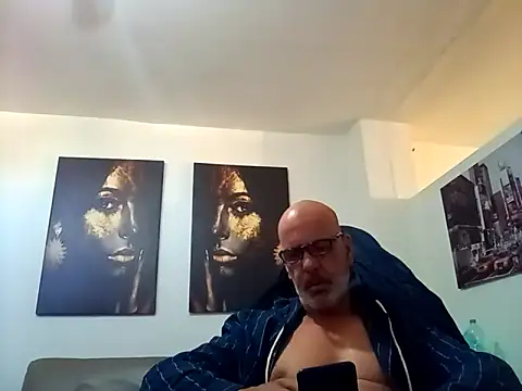 Snapshot of Milwokee chatting on 02/21/26, 12:07 Milwokee online show from 02/21/26, 12:07