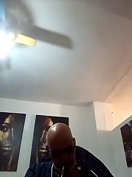 Snapshot of Milwokee chatting on 02/22/26, 12:35 Milwokee online show from 02/22/26, 12:35