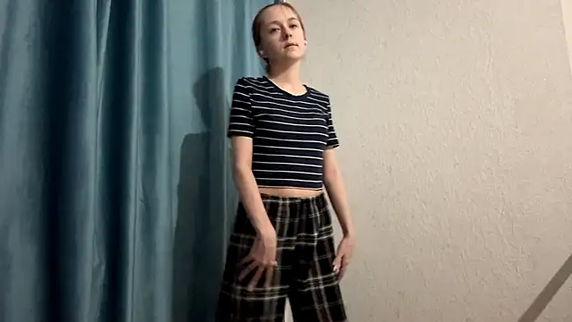 Snapshot of StaticBliss chatting on 02/25/26, 01:28 StaticBliss online show from 02/25/26, 01:28