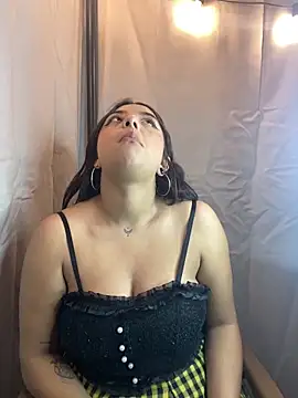 Snapshot of Midary_pink chatting on 03/03/26, 05:03 Midary pink online show from 03/03/26, 05:03