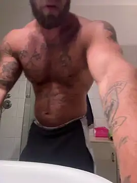 Snapshot of Tiziano94 chatting on 05/18/26, 11:37 Tiziano94 online show from 05/18/26, 11:37