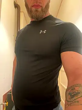 Snapshot of Tiziano94 chatting on 03/07/26, 05:07 Tiziano94 online show from 03/07/26, 05:07