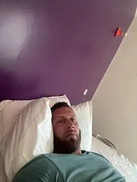 Snapshot of Tiziano94 chatting on 04/12/26, 02:20 Tiziano94 online show from 04/12/26, 02:20