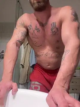 Snapshot of Tiziano94 chatting on 03/02/26, 11:28 Tiziano94 online show from 03/02/26, 11:28