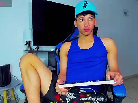 Lyam Russo online show from 04/05/26, 07:48