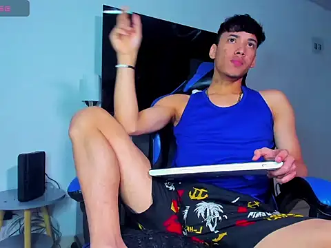 Lyam Russo online show from 04/10/26, 04:41