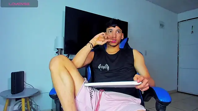 Lyam Russo online show from 04/14/26, 06:07