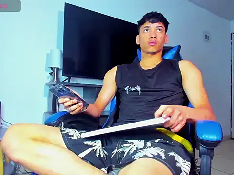 Lyam Russo online show from 04/15/26, 07:58