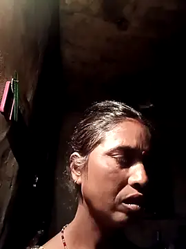 Snapshot of Hot_re83 chatting on 02/22/26, 10:00 Hot re83 online show from 02/22/26, 10:00