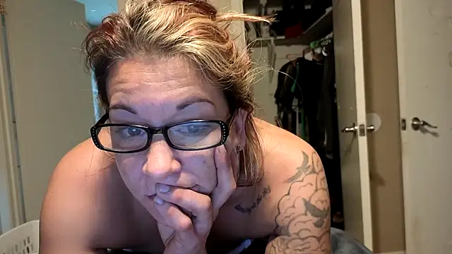 MissBella0969 online show from 04/15/26, 03:49