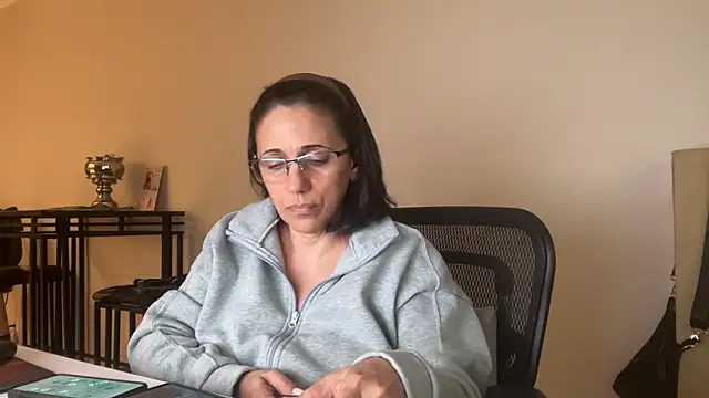 Snapshot of latinamom54 chatting on 03/02/26, 06:48 latinamom54 online show from 03/02/26, 06:48