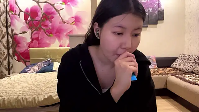 MaeRaads online show from 03/16/26, 06:32