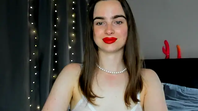 Snapshot of megann_fox2 chatting on 06/07/26, 06:35 megann fox2 online show from 06/07/26, 06:35